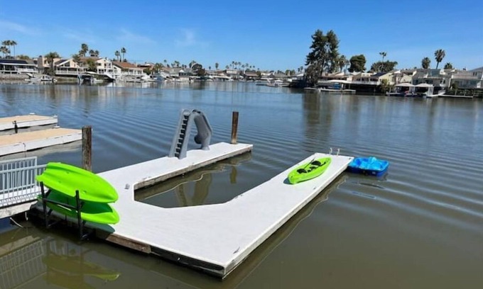 Discovery Bay House | Bring your boat! Waterslide! Close to fast water!