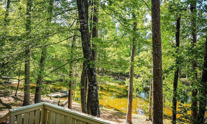 Pine Mountain Ski Chalet | Bring your fur-baby and enjoy this beautiful Chalet overlooking Lake Innsbruck!