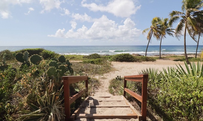 Itapua House | BRISA'S ADDRESS - 4 Suites and Terrace, Private Beach Access