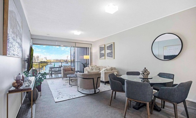 Brisbane Central Business District Apartment | Brisbane City Luxe 3BR, Views, Pool, Car Park