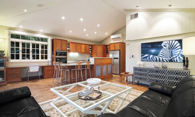 Paddington House | Brisbane Inner City 2 Bedroom home. Minutes walk to supermarkets and eateries