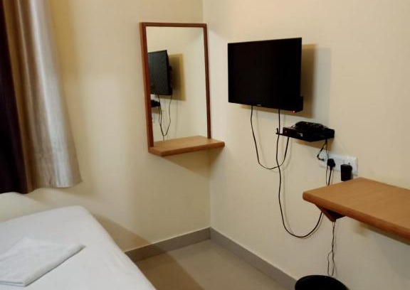 Kuzhithurai Hotel | Brishen and Gavins Inn