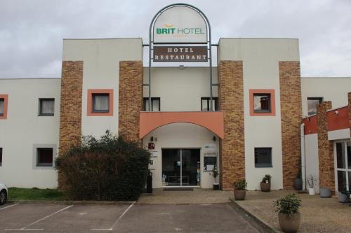 Evreux Hotel | Brit Hotel La Bonne Etape