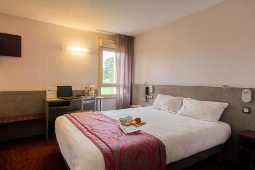 Saint-Saturnin Hotel | Brit Hotel Les Evens