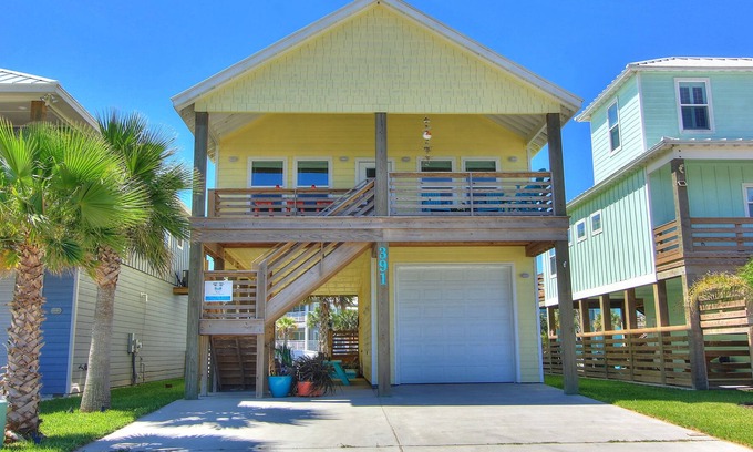 Port Aransas House | Brito Beach, beautiful 3 bedroom home at Paradise Pointe, lots of outdoor space!