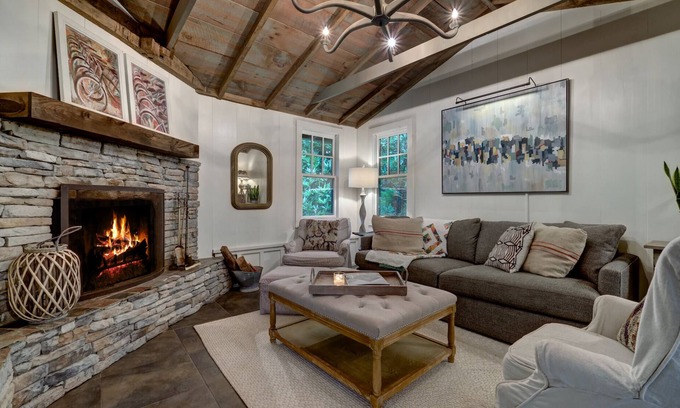 Highlands Cabin | Broadleaf Cottage in Mirror Lake Area of Highlands