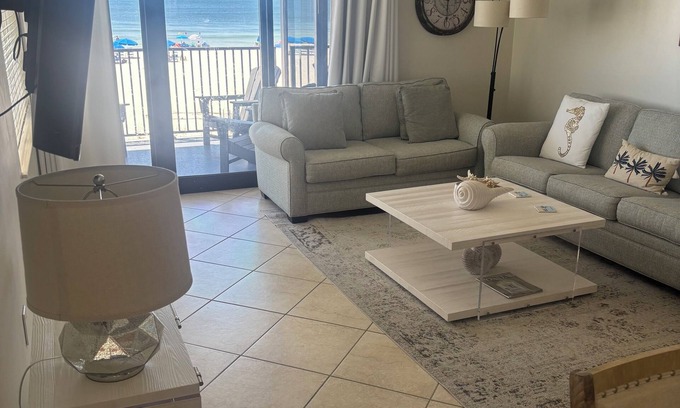 Orange Beach East Condo | Broadmoor Unit 101 Corner Unit, beach views and walking distance to Flora Bama!