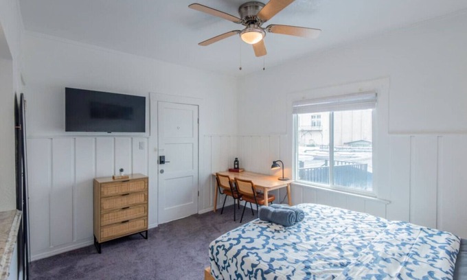 South Redondo Apartment | Broadway 16-Comfortable Private Studio