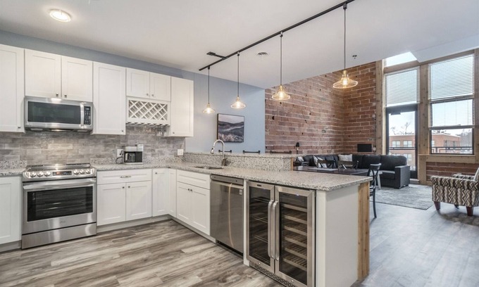 South Haven Condo | Broadway Getaway | Lavish Modern Downtown Loft w/Community Pool & Hot Tub