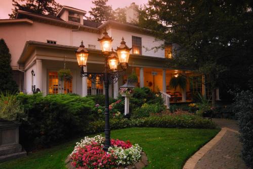 Historic Old Town Bed & Breakfast | Brockamour Manor Bed and Breakfast