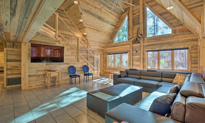 Broken Bow Cabin | Broken Bow Cabin w/ Hot Tub Near Beavers Bend