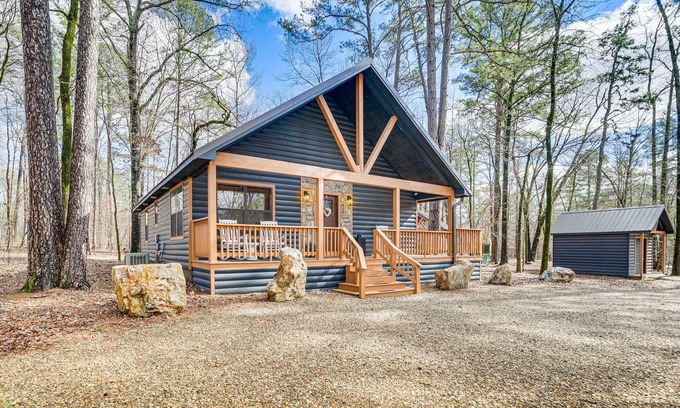 Broken Bow Cabin | Broken Bow Cabin w/Hot Tub ~ 5 Mi to State Park!