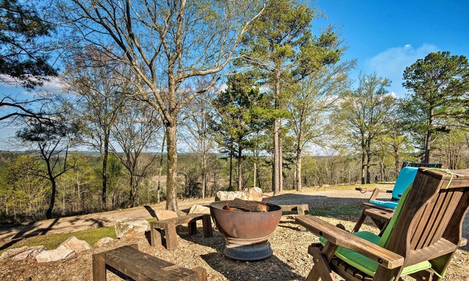 Broken Bow Cabin | Broken Bow Mountaintop Home w/Hot Tub!