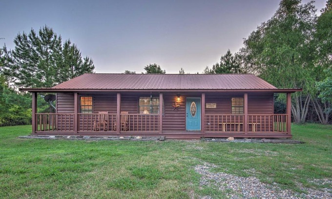Broken Bow House | Broken Bow Starlight Cabin with Private Hot Tub!