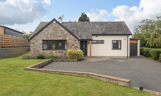 Y Felinheli House | Bronallt