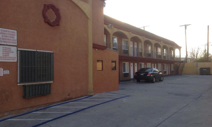 Los Angeles Hotel | Bronco Motel South Central