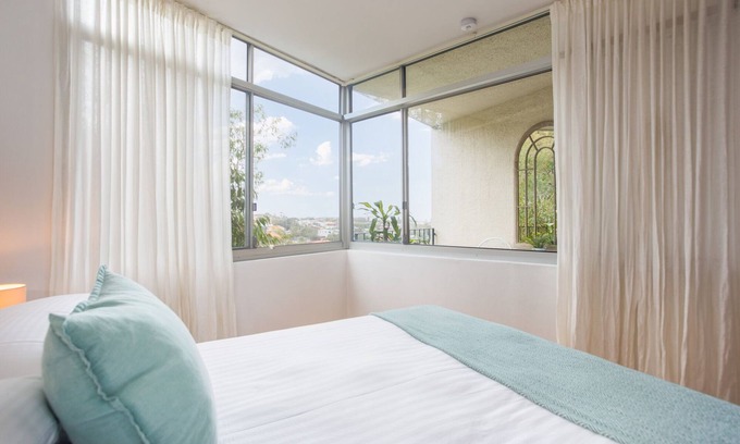 Waverley Apartment | Bronte Beach Coastal Apartment with Ocean View