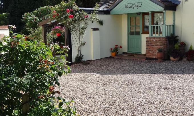 Wroot House | Brook Lodge Country Cottage