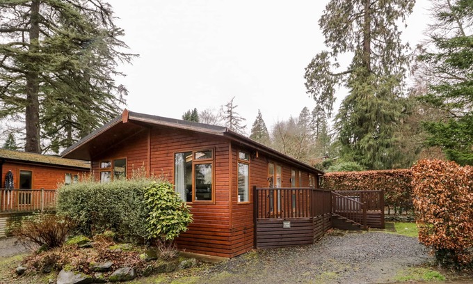 Windermere Cabin | BROOK LODGE, family friendly, with a garden in Bowness-On-Windermere