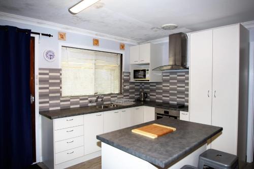 Guilderton House | Brooklands - Budget Beach Shack Style Accomodation