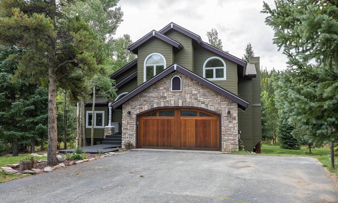Baldy Mountain House | Brooks Hill Lodge Home: Spacious, Hot Tub