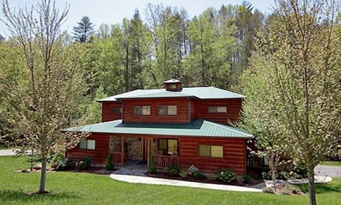 Gatlinburg - Pigeon Forge House | Brookside - LUXURY - Cedar Falls Resort - custom built fire pit