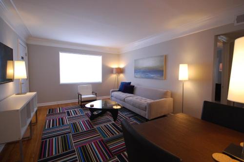 Brookwood Hotel | Brookwood Courtyard by BCA Furnished Apartments BCC2B 09 I
