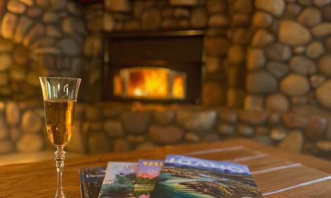 Island Park Cabin | Brown Bear Cabin*Private HotTub, 5Br, Sleeps 14, Wifi