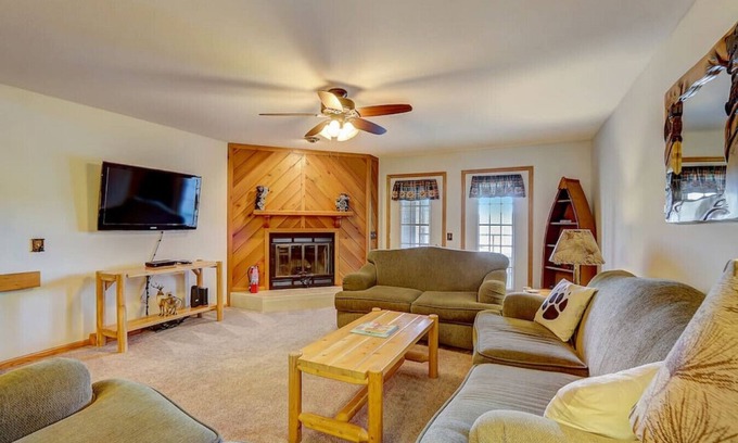 Lake Delton Condo | Brown Family Condo - Top Floor Views - Boat Slip