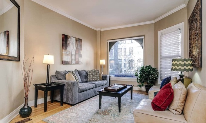 Gold Coast Apartment | Brownstone in Gold Coast