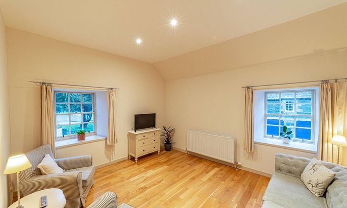 Newton Stewart Cottage | Bruce Apartment - an apartment that sleeps 5 guests in 4 bedrooms