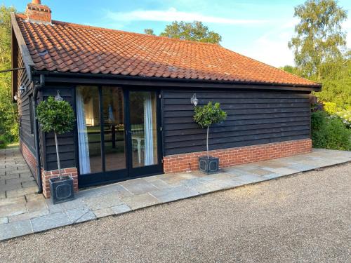 Woodbridge House | Brundish Suffolk Barn 2 Bed Idyllic 6 acres