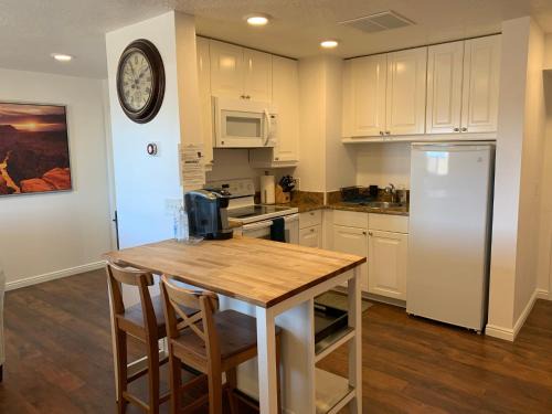 Tropic Apartment | Bryce Vistas