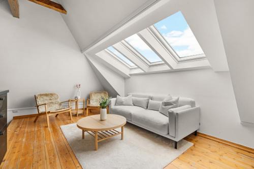 Bergen City Centre Apartment | Bryggen Historical Townhouse I Rooftop Views!
