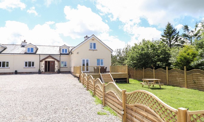 Denbigh Cottage | BRYN AWEL, family friendly, country holiday cottage in Denbigh