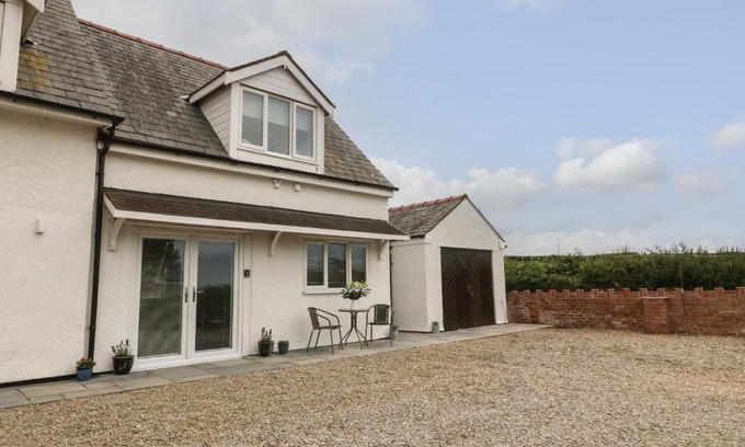 Llanfairpwllgwyngyll House | Bryn Eglwys Bach