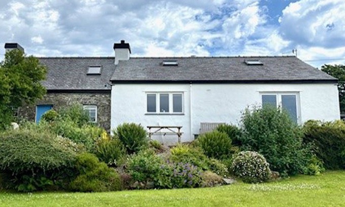 Rhiw Cottage | Bryn Goleu - Three Bedroom Cottage, Sleeps 6