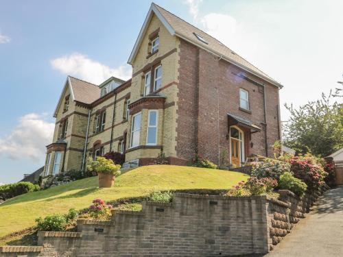 Bangor House | Bryn Ogwen