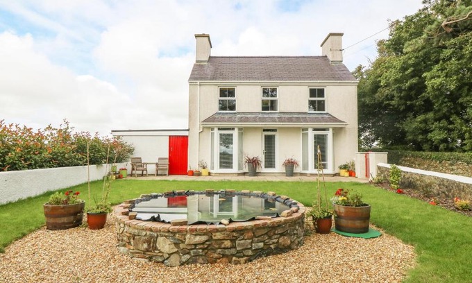 Malltraeth House | Bryn Tirion