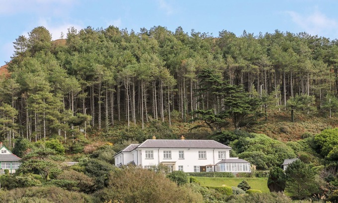 Aberdovey House | BRYNMORWYDD, pet friendly, luxury holiday cottage in Aberdovey