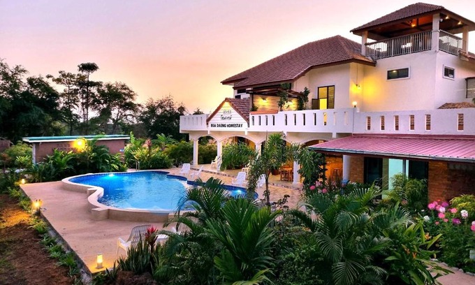 Kumphawapi Resort | Bua Daeng Homestay Resort