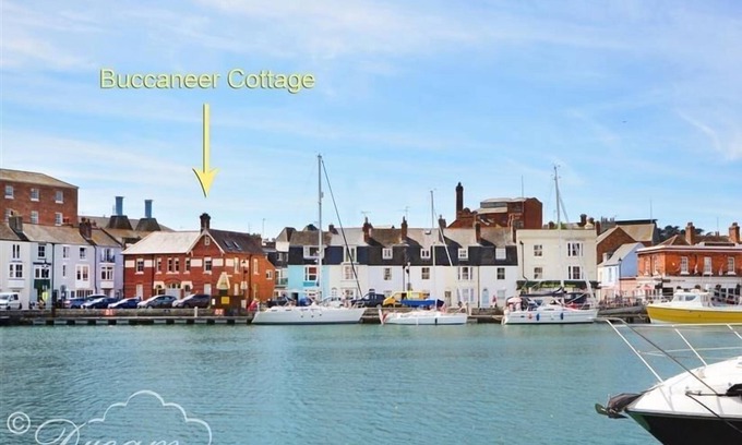 Weymouth Cottage | BUCCANEER COTTAGE, pet friendly in Brewers Quay Harbour