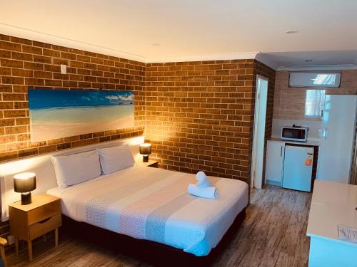 Long Jetty Hotel | Buccaneer Motel