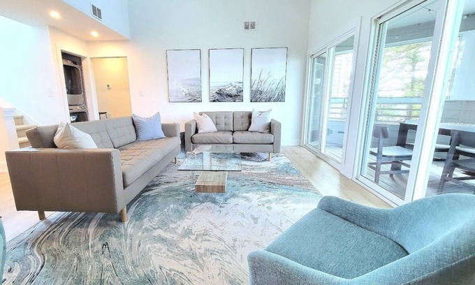 Manteo Condo | Buccaneer Village 122 | Completely Renovated | Covered Parking | Multi-Level
