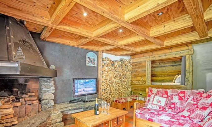 Champagny-en-Vanoise Apartment | Bucher Chalet Champagny - 6 Rooms 10 People
