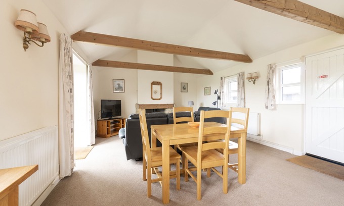 West Milton Cottage | Buckingham Cottage : Idyllic Getaway Cottage in the rolling hills of Dorset