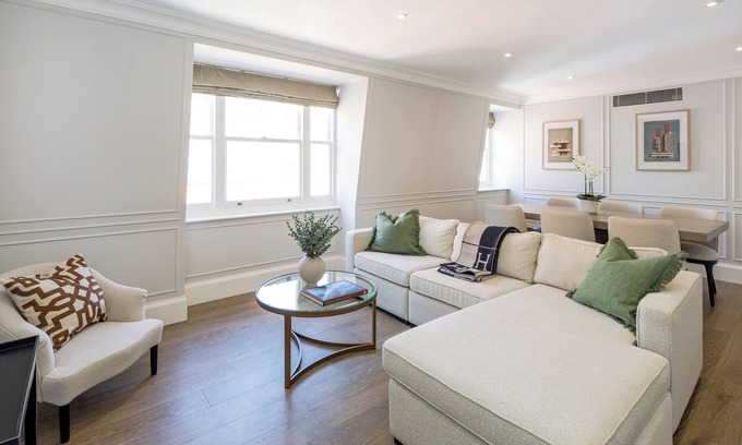 Knightsbridge Apartment | Buckingham & Lloyds Knightsbridge
