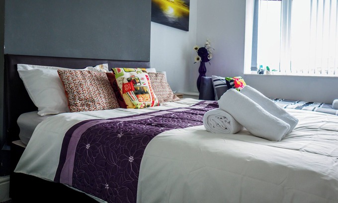 Stoke-on-Trent Apartment | Bucknall Lodge Family Room 1 Hanley