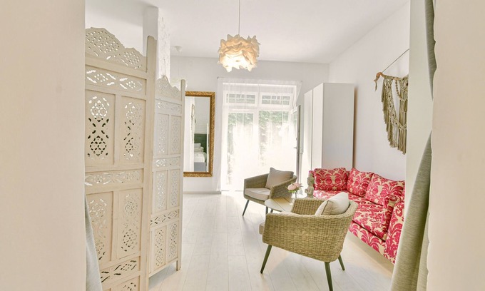 Budavar Apartment | Buda Garden Retreat. Modern Comfort and Tranquility by the Historic Sites.