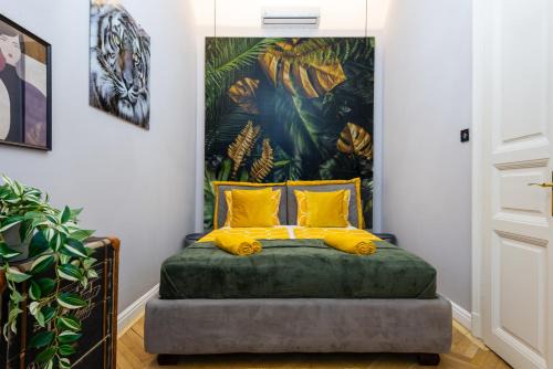 Erzsebetvaros Apartment | Budapest Holidays Courtyard